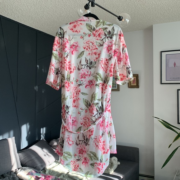 Show me your Mumu Floral Robe - Picture 2 of 2